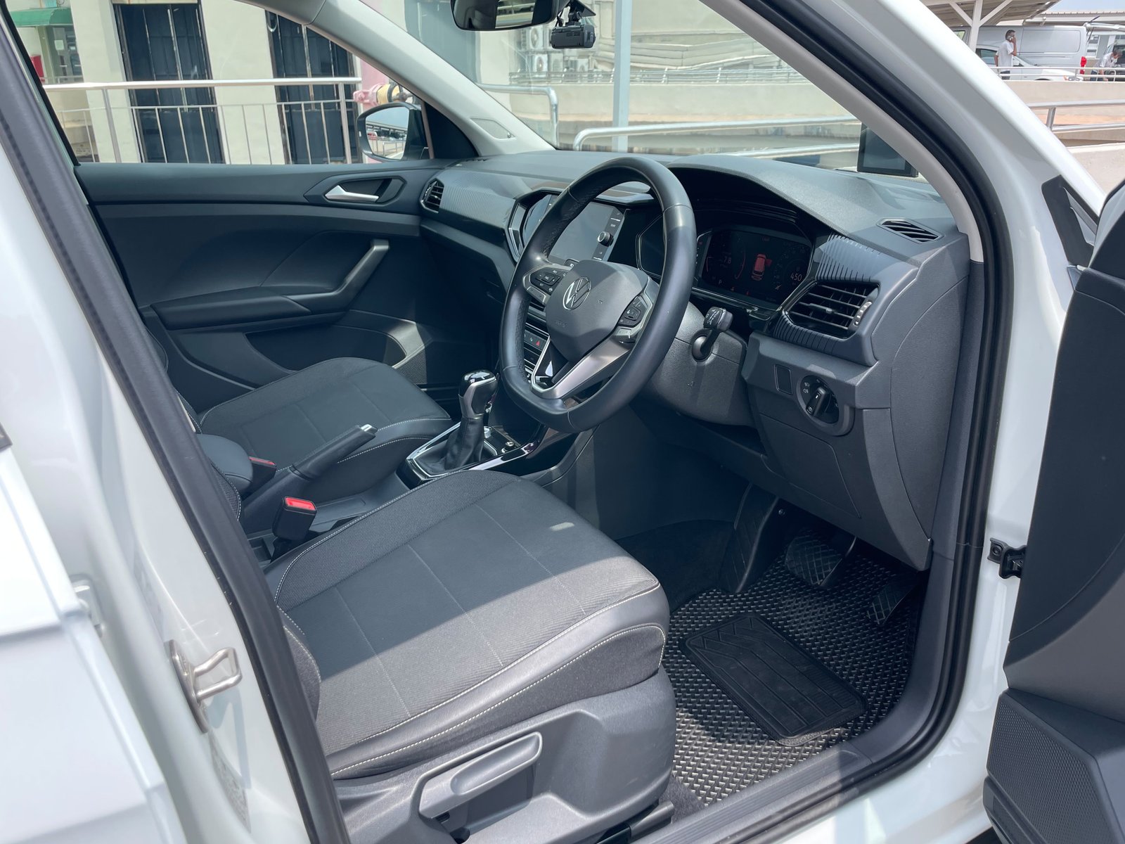 Volkswagen T-Cross R-Line photo 7